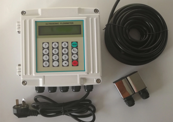 Clamp On Ultrasonic Flow Meter Water Flow Transmitter