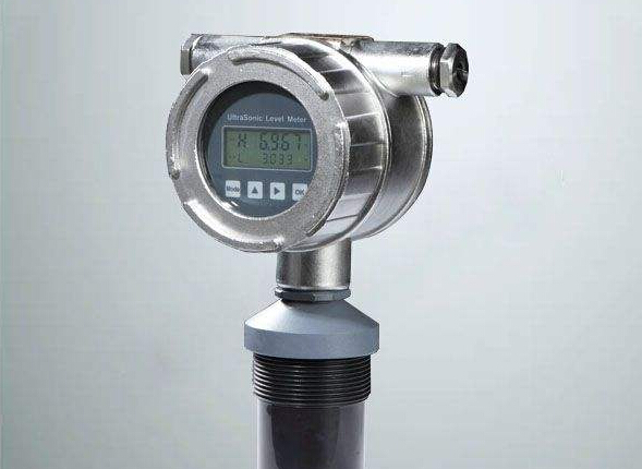 Ultrasonic water level sensor