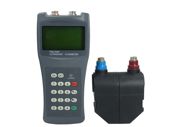 Handheld ultrasonic flow meter